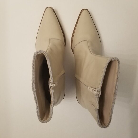 Coconuts By Matisse Arial Ivory Ankle Boots  size 8.5 - Picture 3 of 6